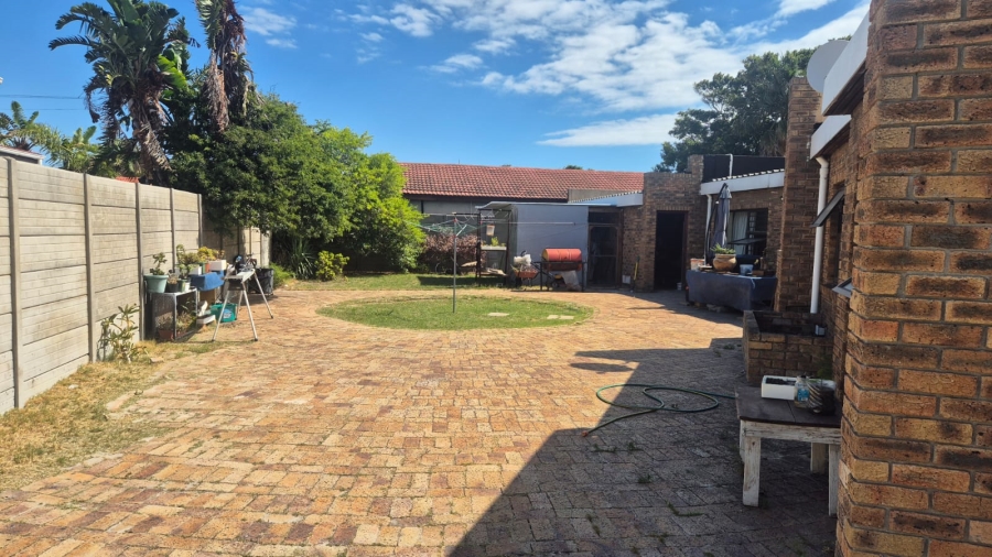 To Let 3 Bedroom Property for Rent in West Riding Western Cape